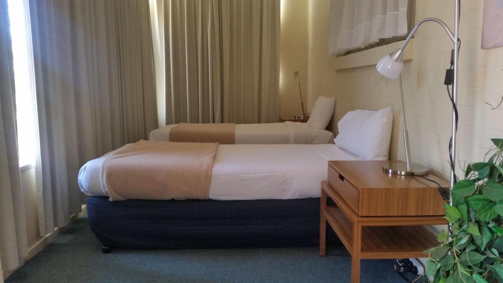 Clifford Park Motor Inn ทูวูมบา ภายนอก รูปภาพ