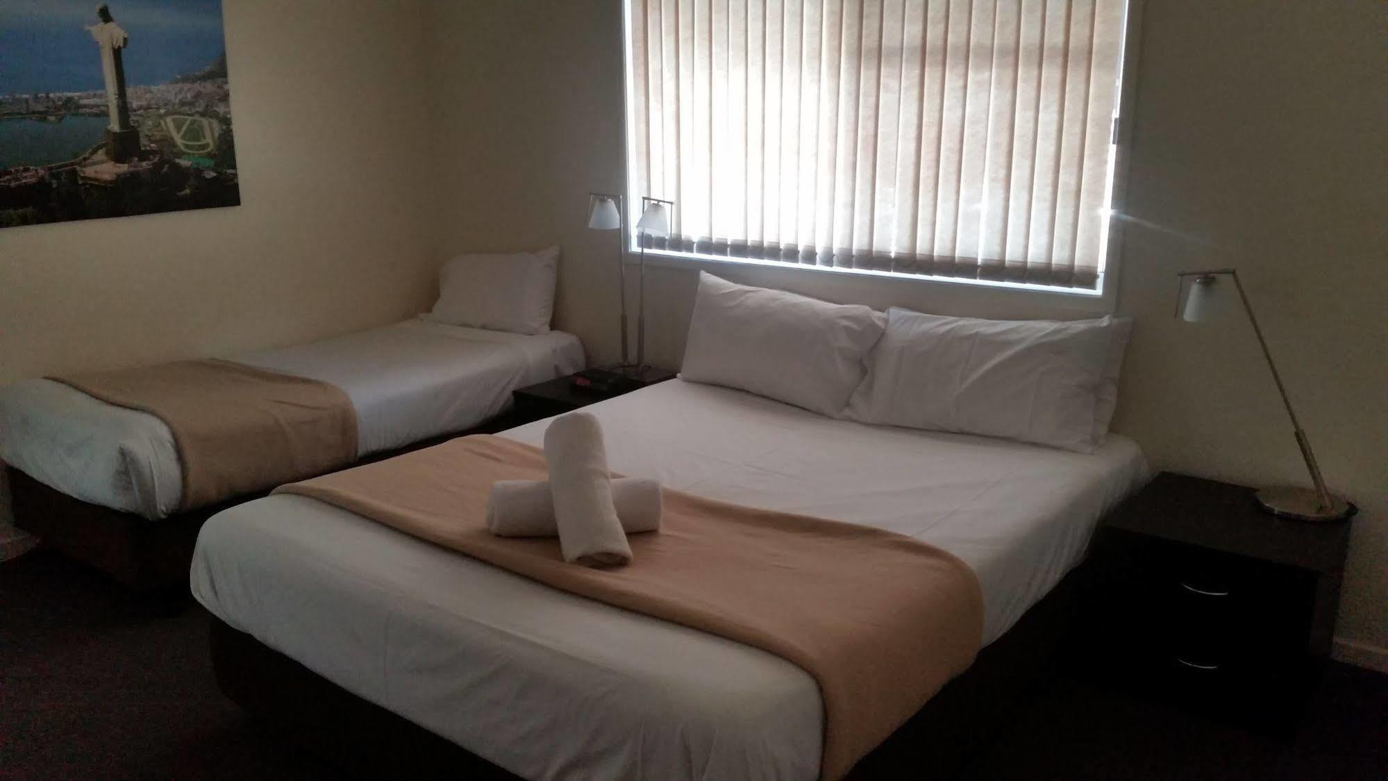 Clifford Park Motor Inn ทูวูมบา ภายนอก รูปภาพ